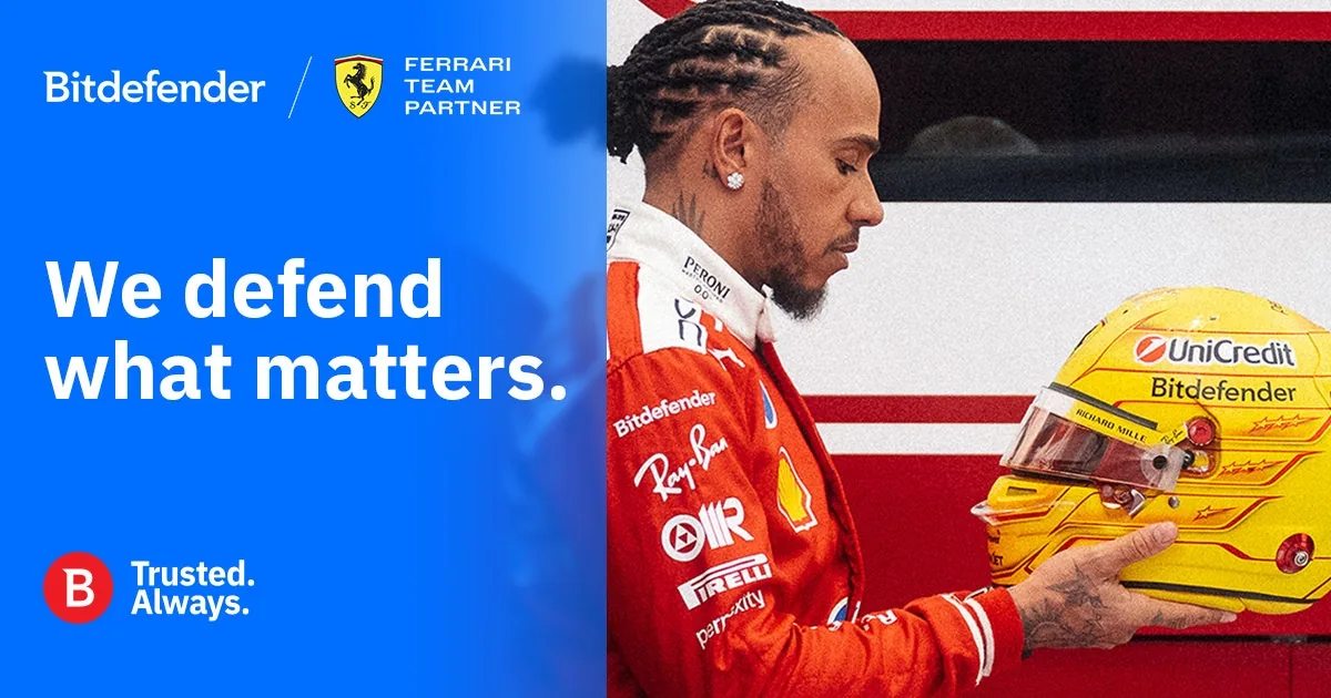 Bitdefender, Scuderia Ferrari takım ortağı: kaskını inceleyen Ferrari pilotu